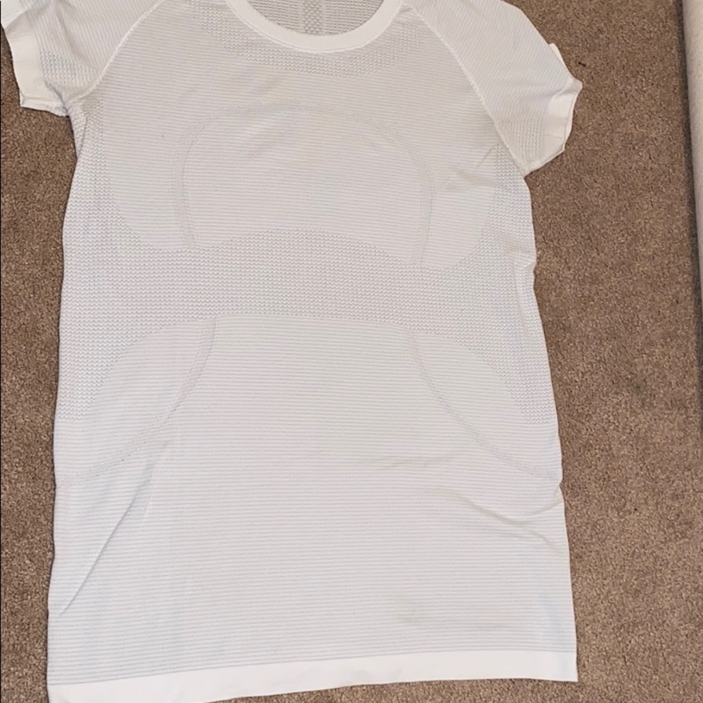 White lululemon swiftly tech shirt